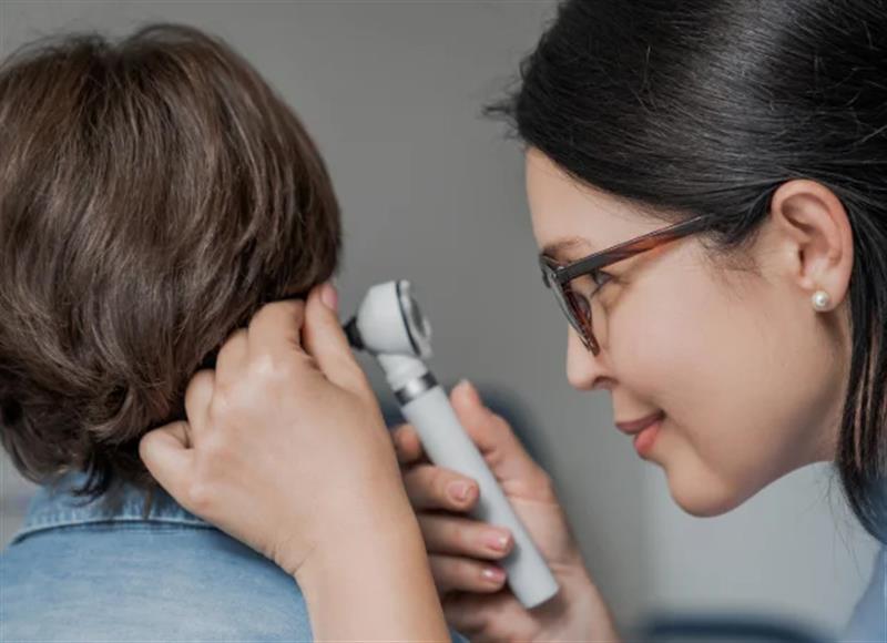 What's the Difference Between Audiologists and ENT Doctors?