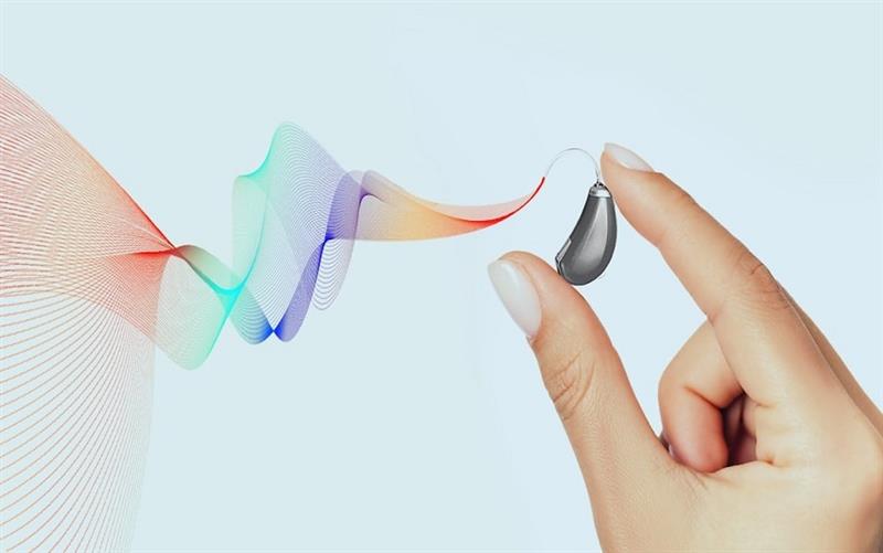  Overcoming Hearing Loss: How Hearing Aids Enhance Independence and Mobility